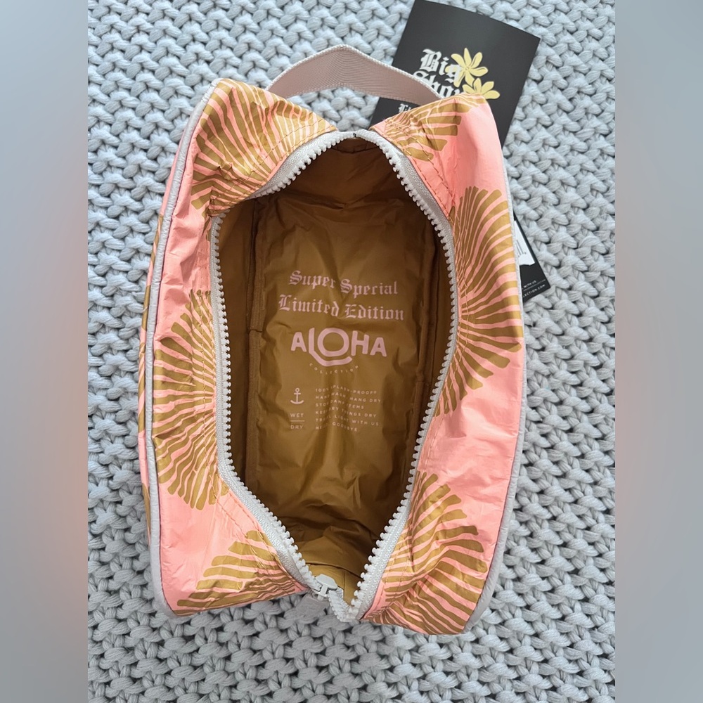 Aloha Collection• SUPER SPECIAL LIMITED EDITION DOPP KIT in OPIHI NUI - Picture 7 of 9